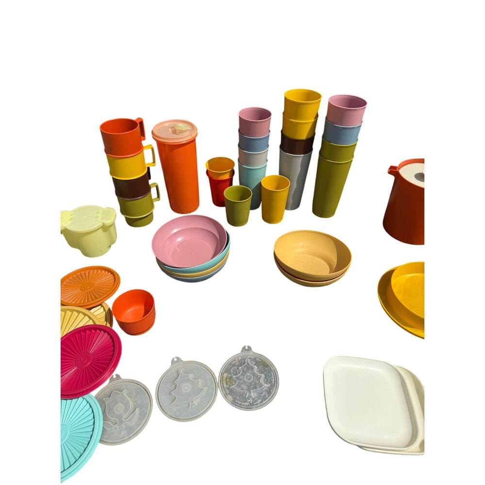 🥤 Vintage Tupperware Lot Cups Bowls Pitchers Plates Lids 60s 70s Retro Kitchen - Picture 3 of 6